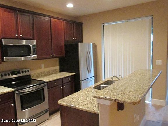 4th image of 765 Ventura Dr #765