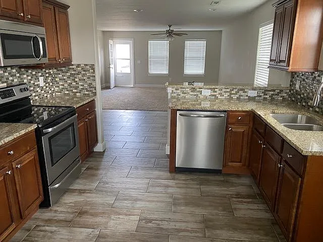 2102 S Virginia Ave — Photo 2