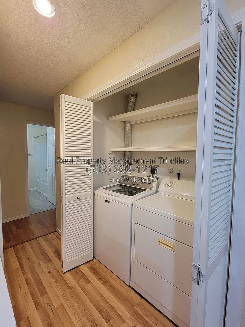 2 bed, 1.0 bath, $1,300 — Photo 2