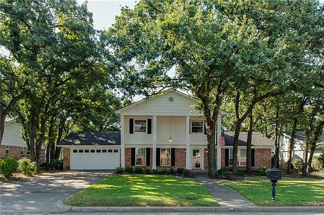 1st image of 2410 Winewood Ln