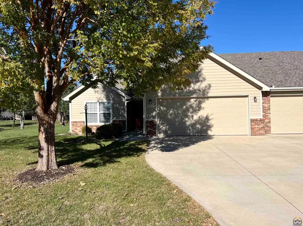 2741 Coralberry Ct, Lawrence, KS 66047