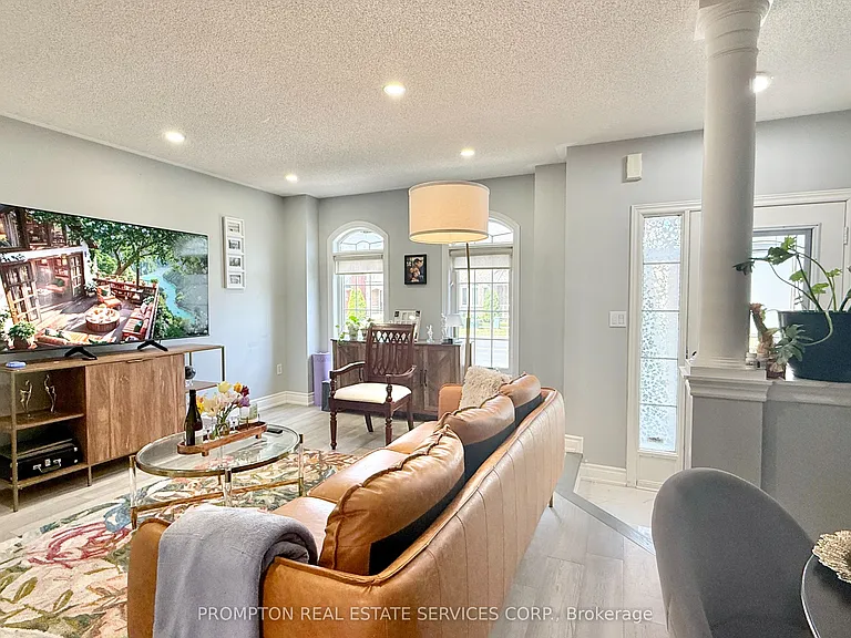 2037 Bur Oak Ave — Photo 3