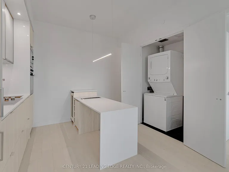 11 Yorkville Ave #3810 — Photo 30