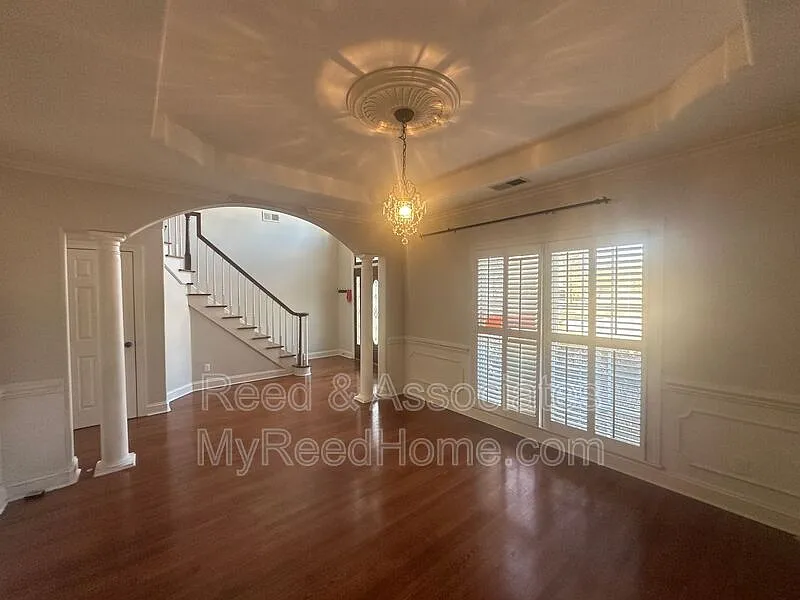 5 bed, 3.5 bath, 4112 sqft, $3,275 — Photo 2