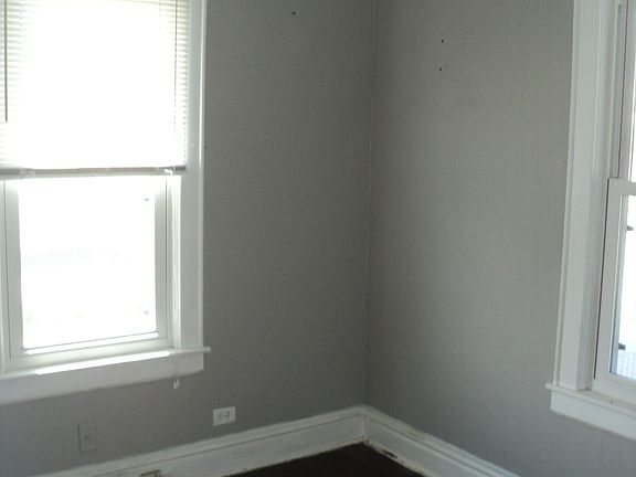 Spare room, could be office, sewing room, 2nd bedroom, etc