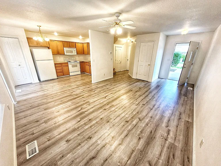 1700 S Piney Creek Rd — Photo 2