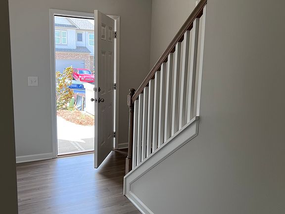 5th image of 53 Briarwood Dr E