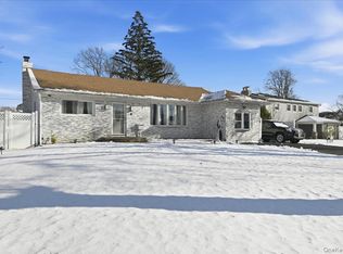 5 Plum Tree Ln, Commack, NY 11725