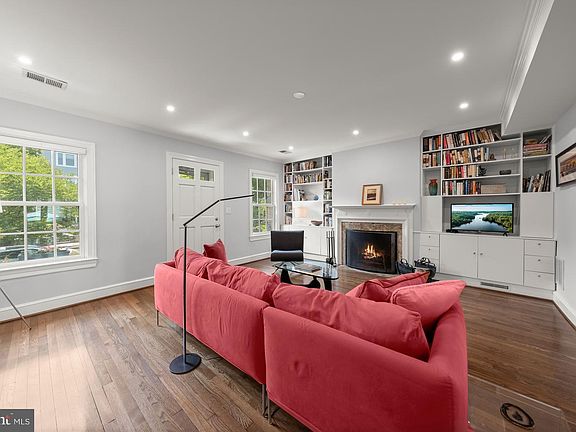 3rd image of 1819 37th St NW