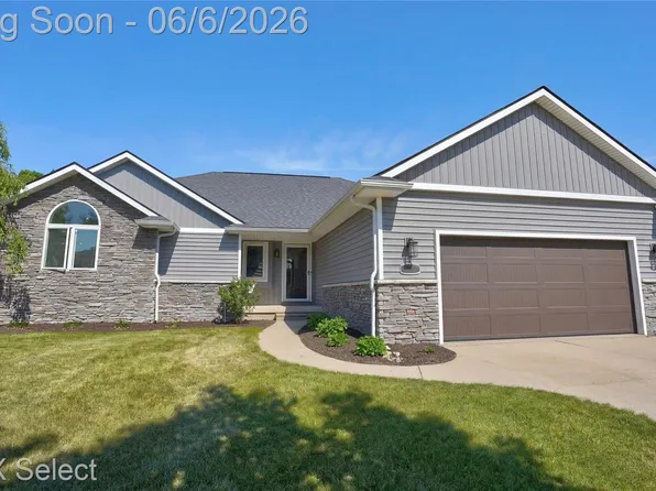 2288 Lost Creek Dr, Flushing, MI 48433