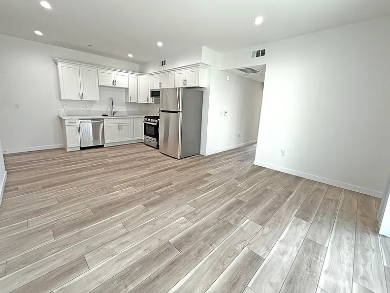 10934 Peach Grove St #201 — Photo 79