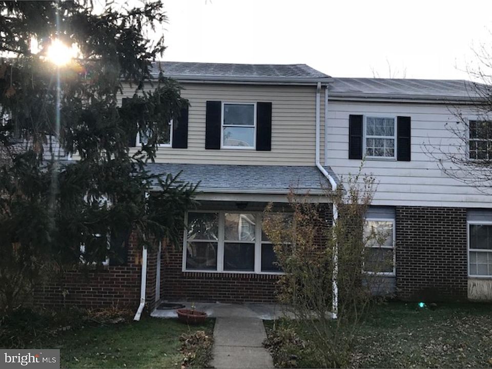 1st image of 215 Jefferson Ct