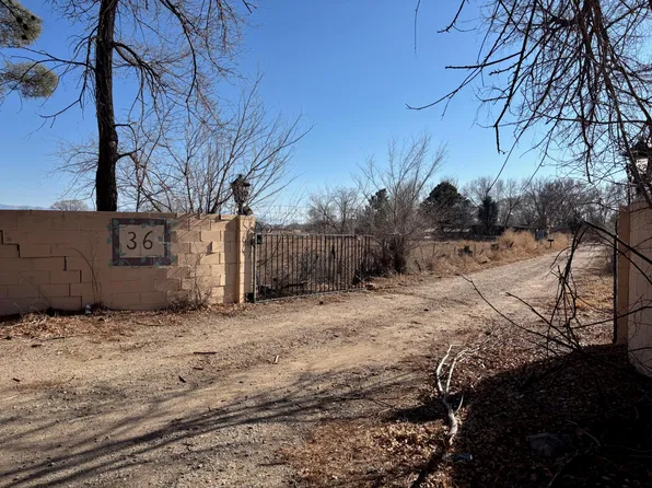 36 Molina Rd, Peralta, NM 87042