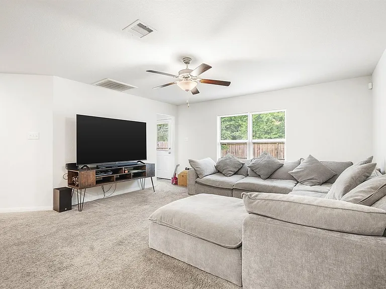 10619 Lost Maples Dr — Photo 5