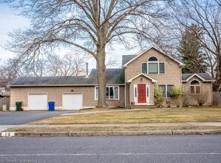 10 Walker Ter, Middletown, NJ 07748