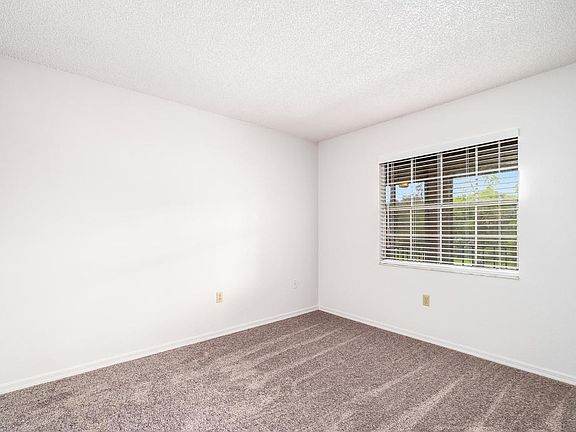 2nd image of 3527 Fox Hollow Dr