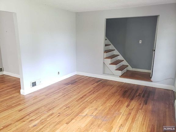 4th image of 690 Lucy Ave