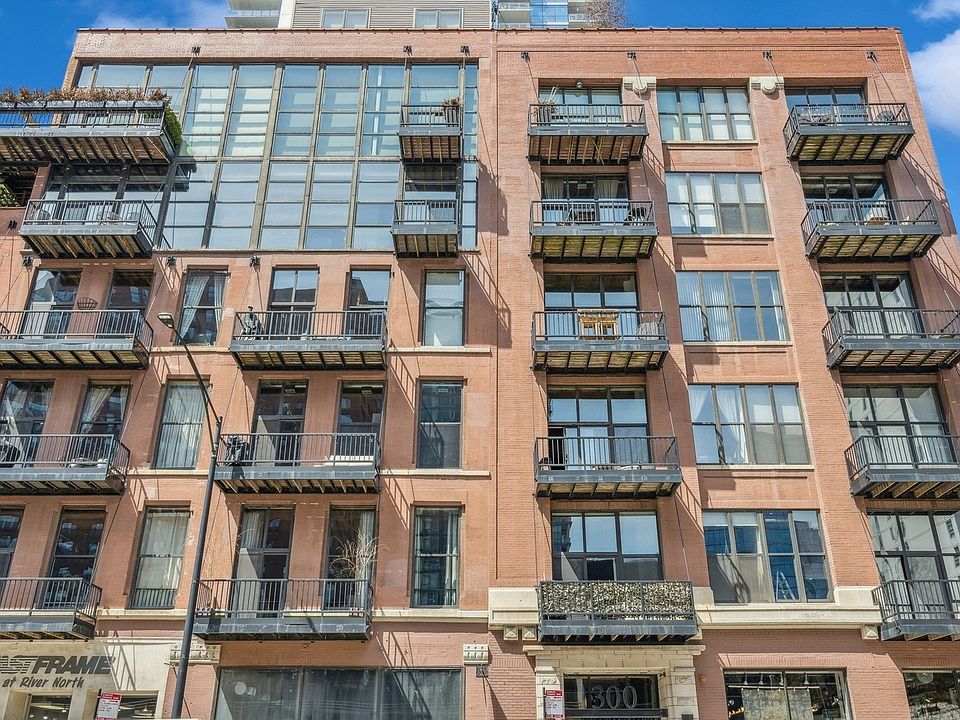 1st image of 300 W Grand Ave APT 601