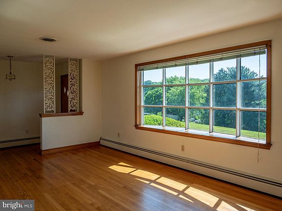 5th image of 26906 Clarksburg Rd