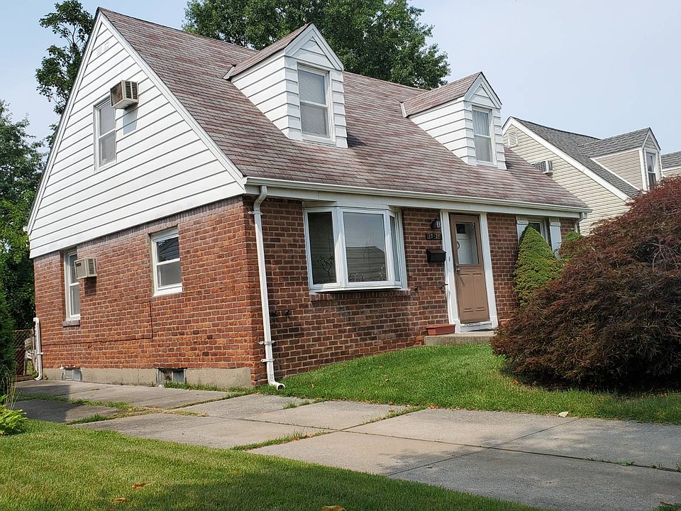 2nd image of 2332 206th St