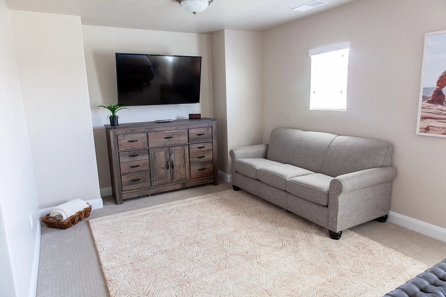 3 bed, 2.0 bath, 1517 sqft, $4,194 — Photo 4