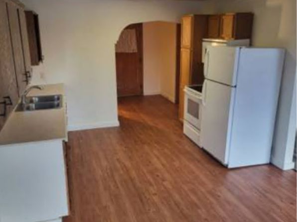 222 E Main St #4