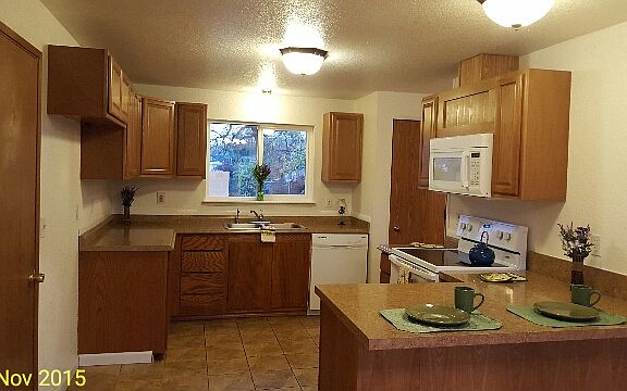 3rd image of 1520 Windsor Ave