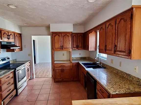 2nd image of 17051 Lemming Ln