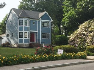 30 Crow Point Ln, Hingham, MA 02043