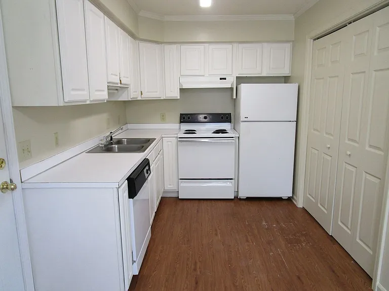800 Jessamine Trl — Photo 4