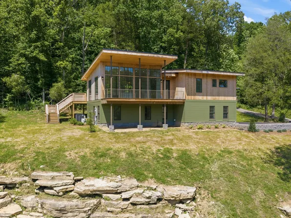 1075 Dog Creek Rd, Kingston Springs, TN 37082