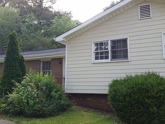 2nd image of 815 Castlewood Dr