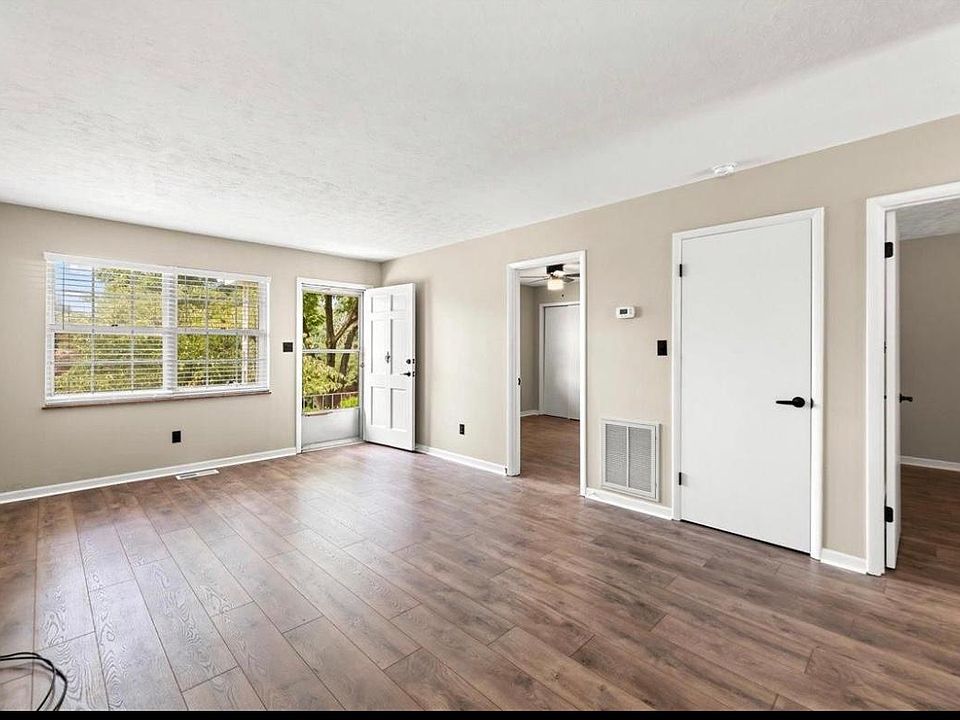 1st image of 251 Pinecrest Cir #251