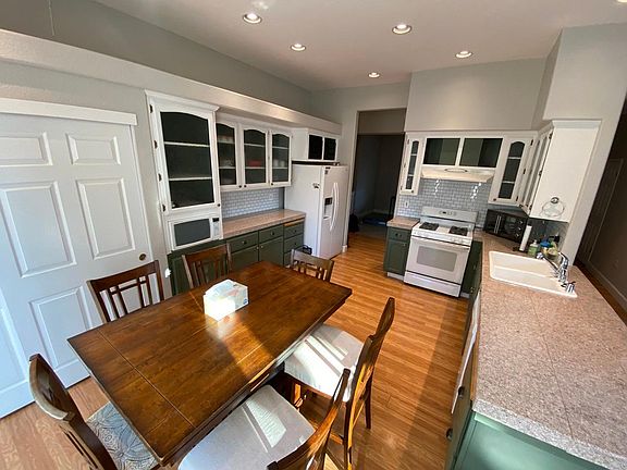 2nd image of 3643 Park Dr