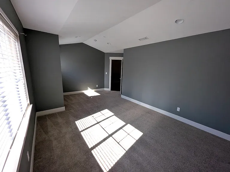 9402 S 218th St — Photo 21