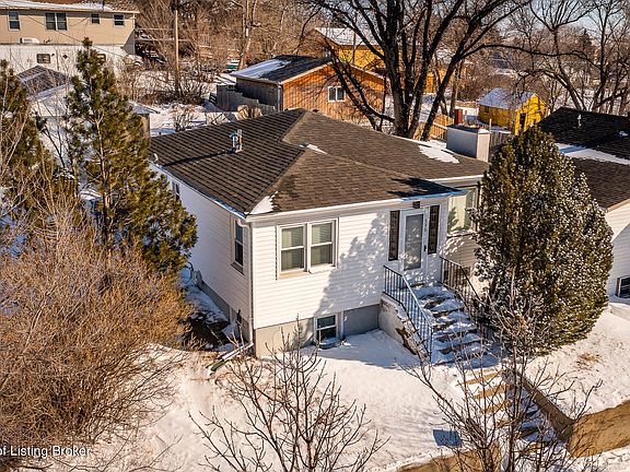 2nd image of 546 3rd Ave E
