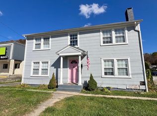 448 N Lake Dr, Prestonsburg, KY 41653