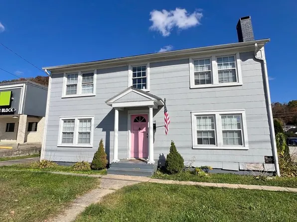 448 N Lake Dr, Prestonsburg, KY 41653