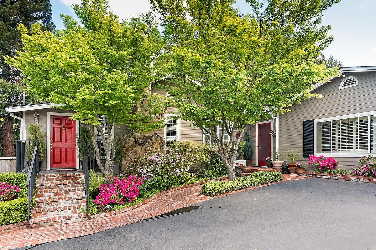 316 Lakeview Way photo 1