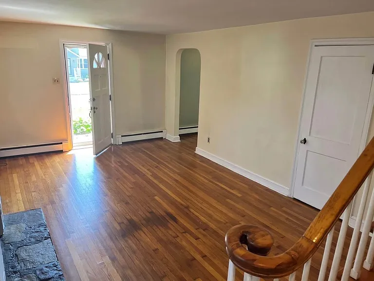 14 Oak Ave — Photo 7