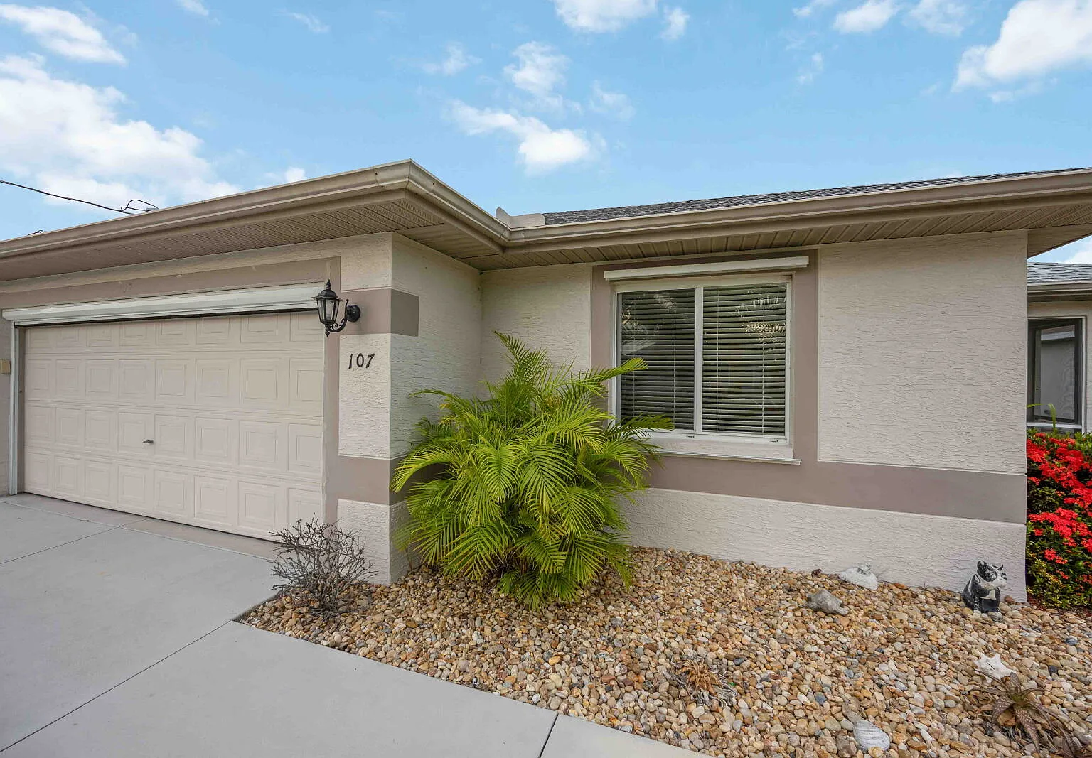 3 bed, 2.0 bath, 1300 sqft, $2,300 — Photo 4