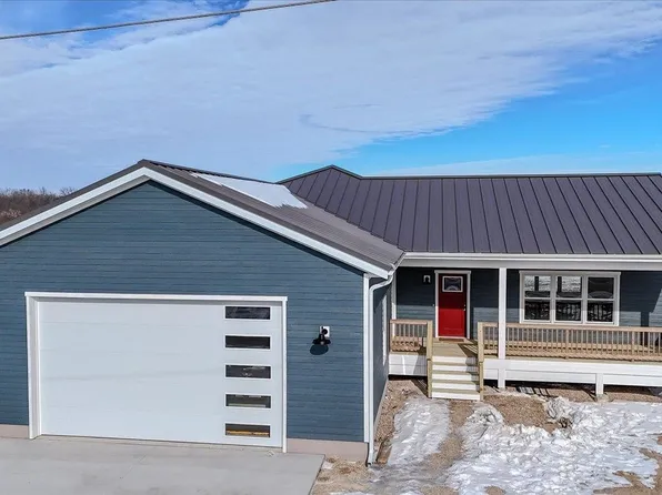 516 Church St, Fall River, WI 53932