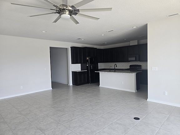 3rd image of 1870 Amberly Dr