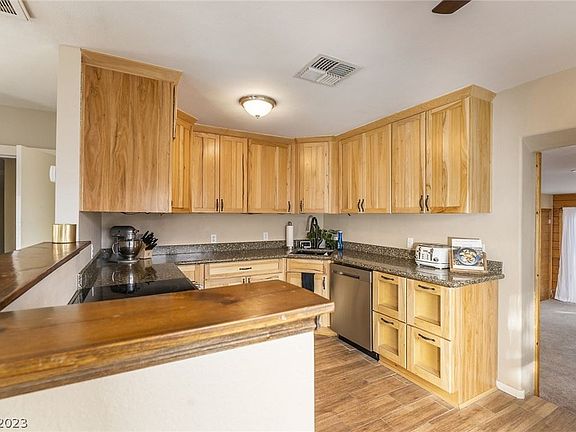 3rd image of 651 Avenue G