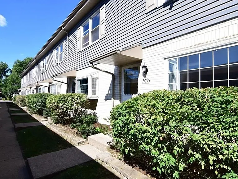2095 Mary Ellen Ln — Photo 4