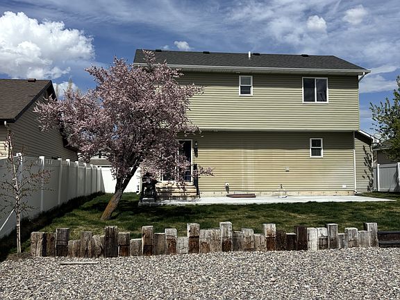 2nd image of 2075 Mary Dr