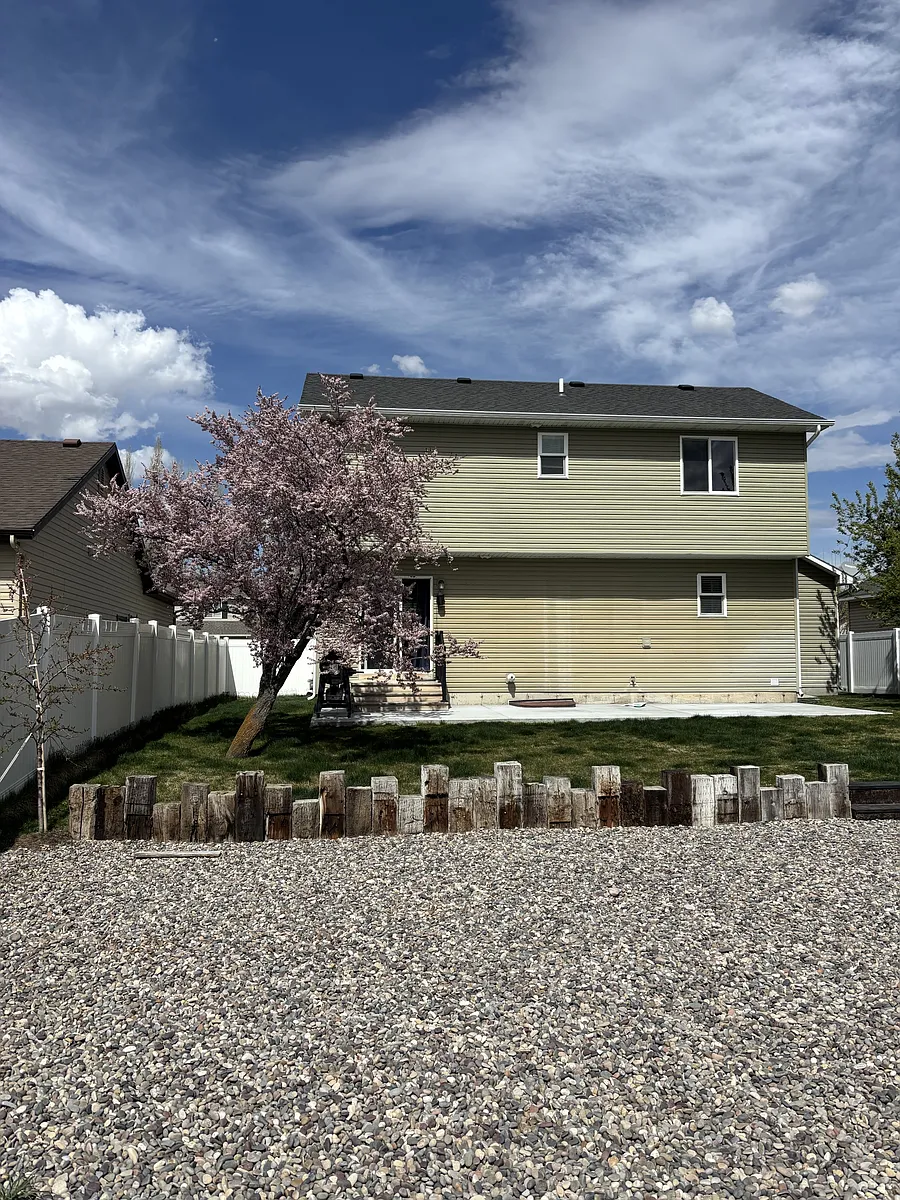 Building Photo - 2075 Mary Dr