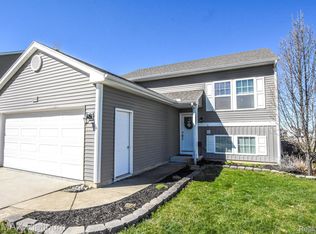 3715 Amber Oaks Dr, Howell, MI 48855