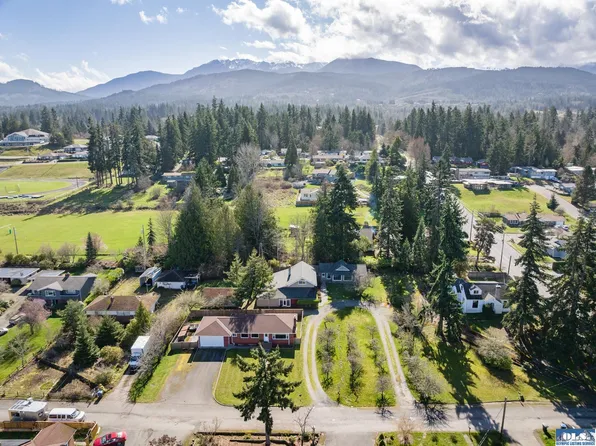 106 E Apple Ln, Port Angeles, WA 98362