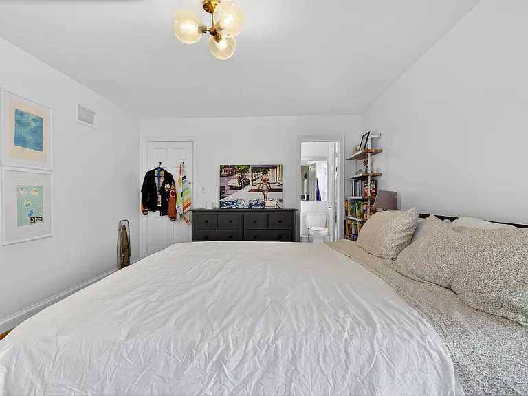 5028 Massachusetts Ave NW — Photo 27